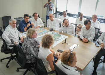 Wellington Arnaud muestra a embajadores y ministros proyecto de saneamiento del arroyo Gurabo en Santiago