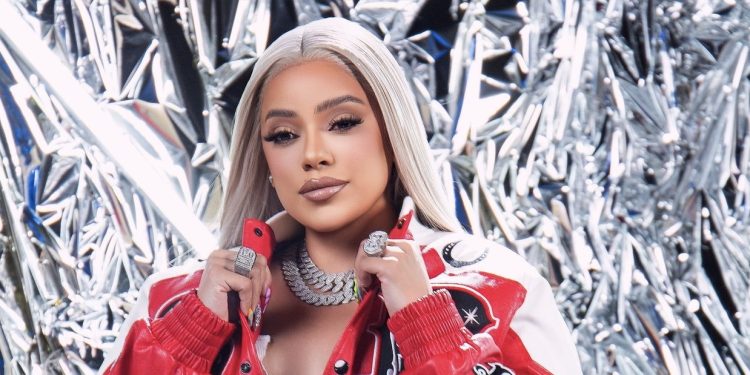 La Insuperable llega con "PRESIÓN" en un poderoso nuevo tema donde muestra sus habilidades en trap y dembow