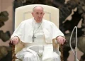 A un mes de su hospitalización, el papa Francisco muestra signos de mejoría