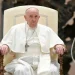 A un mes de su hospitalización, el papa Francisco muestra signos de mejoría