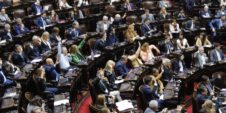 Una sesión de la Cámara de Diputados termina en escándalo en Argentina