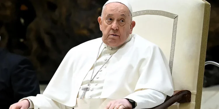 El Papa Francisco ha descansado “bien toda la noche”, según las últimas informaciones del Vaticano