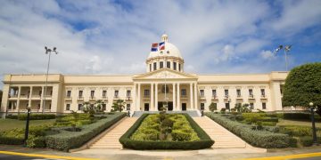 Presidente pone en retiro seis generales PN, asciende a otros