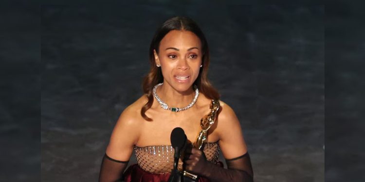 Zoe Saldaña gana como Mejor Actriz de Reparto por “Emilia Pérez” en los premios Oscar