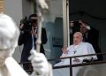 El papa Francisco abandona el hospital luego de haber pasado 38 días hospitalizado
