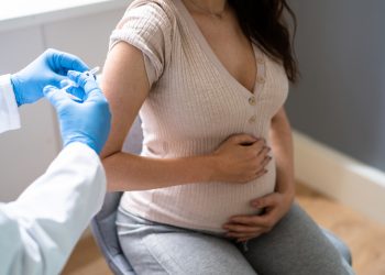Vacunación materna: una herramienta de protección para la salud de las madres y sus recién nacidos
