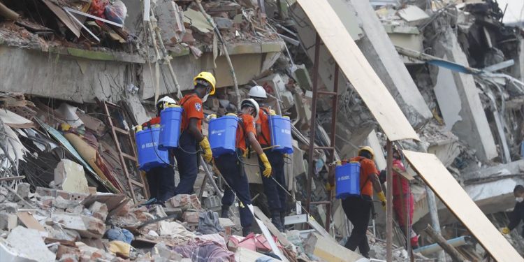 Muertos en Birmania se elevan a 3,354 por el terremoto de 7,7