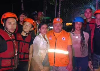 Buscan a senderista desaparecido tras crecida en el río Blanco de Bonao