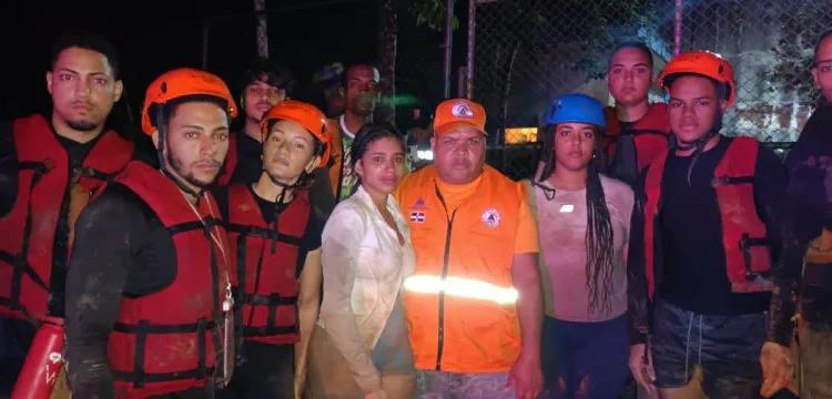 Buscan a senderista desaparecido tras crecida en el río Blanco de Bonao