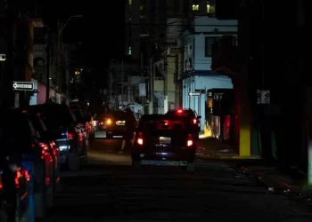 Puerto Rico tardará hasta 48 horas en recuperar totalmente el servicio eléctrico tras apagón