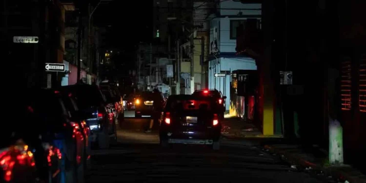 Puerto Rico tardará hasta 48 horas en recuperar totalmente el servicio eléctrico tras apagón