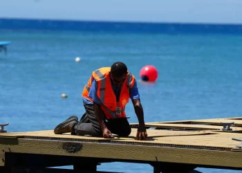 Inician labores de mantenimiento del muelle turístico y pesquero de Palenque