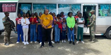 Arrestan chofer de autobús con 16 haitianos indocumentados en Santiago Rodríguez