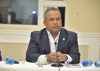 Senador Héctor Acosta exhorta a funcionarios a llevar soluciones concretas a la provincia Monseñor Nouel