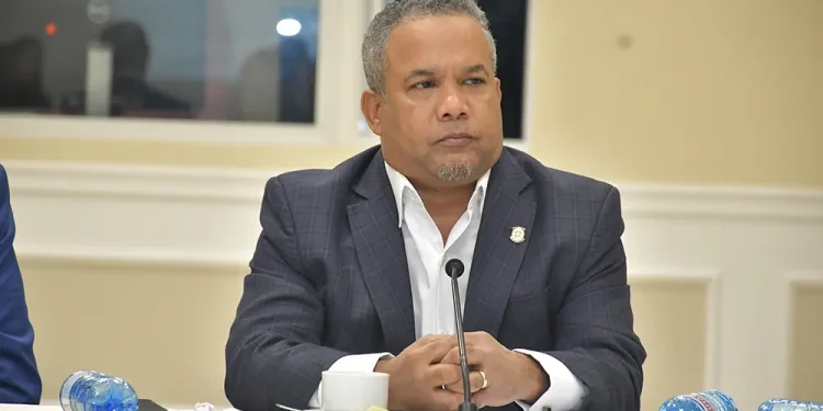 Senador Héctor Acosta exhorta a funcionarios a llevar soluciones concretas a la provincia Monseñor Nouel