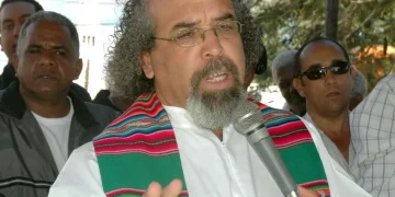 Padre Rogelio realizará misa este jueves Santo al lado de Jet Set