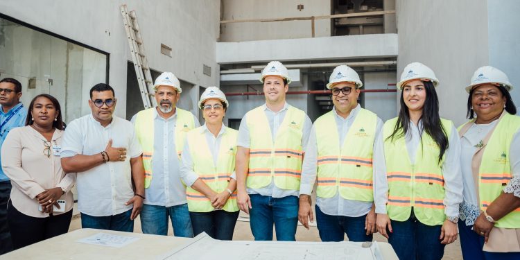 Ministro Bonilla supervisa construcción del Hospital Municipal de Dajabón
