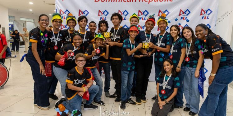 El Colegio Dominicano De La Salle brilla en su debut en la First LEGO League 2024-2025