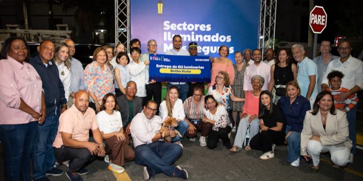 Carolina Mejía entrega 611 luminarias y cámaras para mayor seguridad en Bella Vista