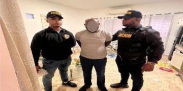 Apresan supuesto brujo ecuatoriano que estafó a comerciante con $6,800 dólares prometiéndole “multiplicarlos”