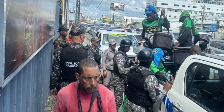 Alcaldia DN y Policía Nacional realizan operativo conjunto para garantizar orden en el Distrito Nacional