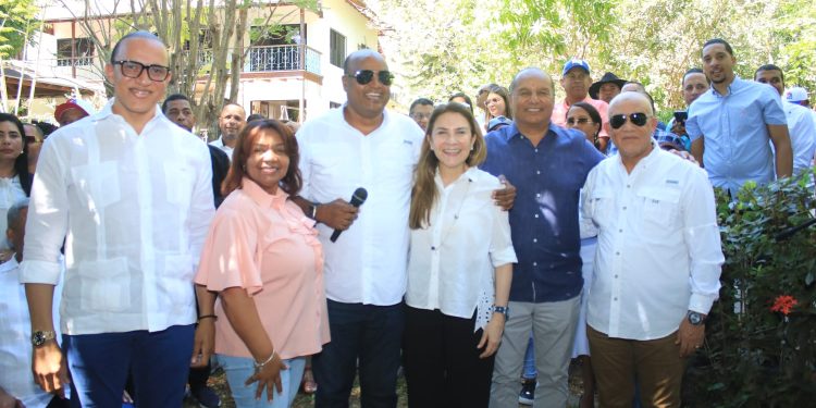 Carolina Mejía sostiene encuentro con dirigentes del PRM en San Juan