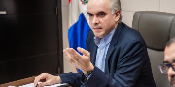 Ministro De Camps dispone con anticipación la conformación de la comisión que organizará el año escolar 2025-2026