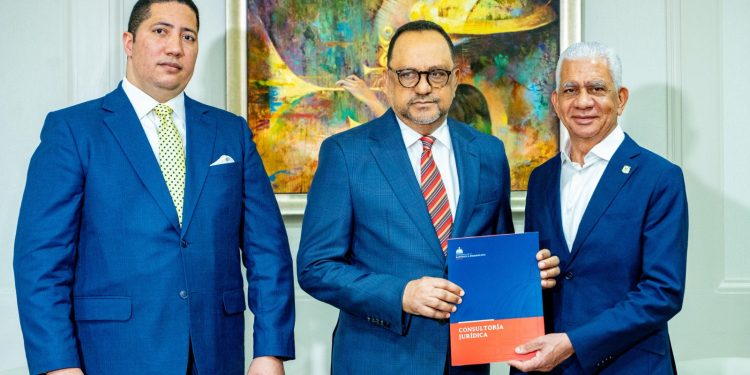 Presidente del Senado recibe proyecto que modifica Ley sobre Trata de Personas, remitido por el Poder Ejecutivo