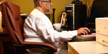 Ramón Escarfullet: Más de 30 Años de Compromiso con la Comunidad Dominicana e Hispana en EE.UU.