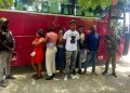 Detienen camioneta con 18 inmigrantes haitianos indocumentados en Valverde