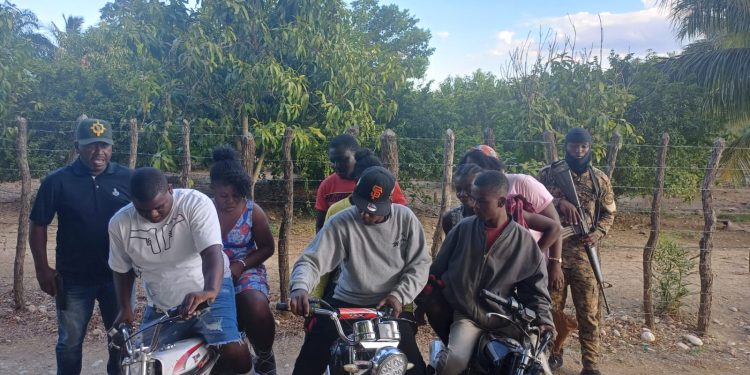 Interceptan indocumentados que eran transportados en motocicletas conducidas por cuatro dominicanos en San Juan de la Maguana y Elías Pina