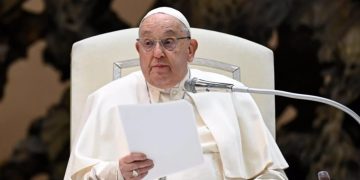Papa Francisco en meditaciones del vía crucis: "La economía de Dios no mata, ni aplasta"