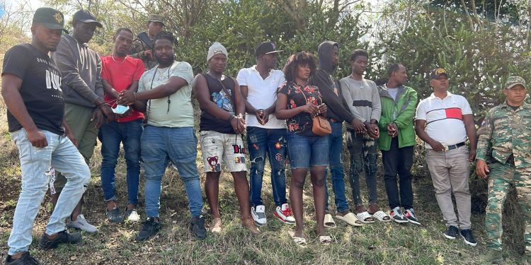 Detienen inmigrantes indocumentados en propiedad de un agricultor en Elías Piña