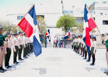 Conmemoran 60 años de la Revolución de Abril con misa, marcha y homenajes a Caamaño