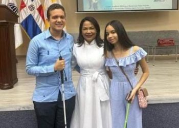 Expresa compromiso de continuar fortaleciendo la educación de discapacitados visuales