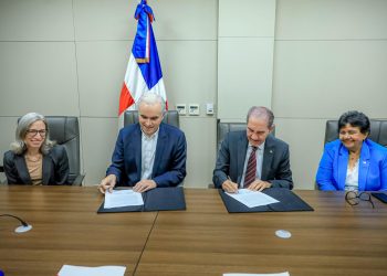 MINERD y MESCyT firman resolución que elimina trámites físicos y valida certificados digitales