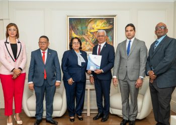 Presidente del Senado, Ricardo de los Santos, recibe análisis de ejecución presupuestaria de la Cámara de Cuentas correspondiente al 2024