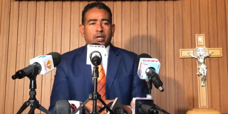 Nelson Gutiérrez denuncia general Juan P. Ferreras Veras de la policía tiene secuestrado y tortura a un joven en La Vega