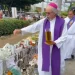 Padre Rogelio Cruz realiza una misa en la zona cero del Jet Set