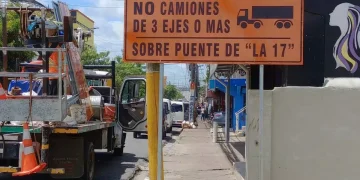 Prohíben la circulación de vehículos pesados por el Puente de la 17