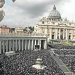 La Plaza de San Pedro se viste de tristeza tras la muerte del primer papa latinoamericano