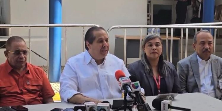 Ministro de Salud informa conclusión de autopsias y entrega de 225 cuerpos a sus familiares tras colapso del Jet Set