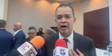 Alex Bueno presenta ante la prensa su nuevo disco "El más completo"