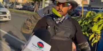 De Call Center a vendedor de plátanos como "Súper Héroe"