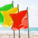 ¡Atención! Verde, amarillo y rojo: ¿Qué significan los colores de estás banderas en la playa?