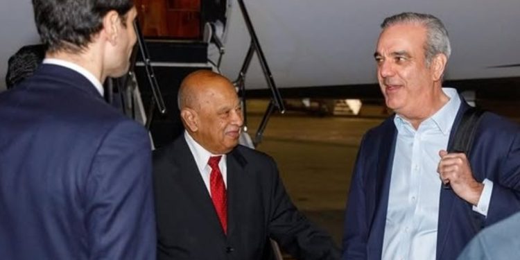 Presidente Abinader llega a Roma para funeral de papa Francisco