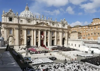 Empleados del Vaticano denuncian que su sueldo está congelado desde 2008