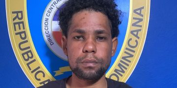 PN apresa mediante entrega a hombre con orden de arresto por homicidio y heridas en Quisqueya, SPM