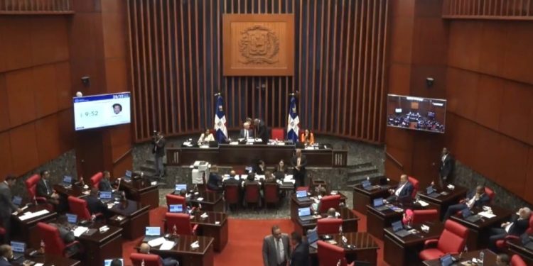 Senado realiza aumento salarial de 10% a sus colaboradores