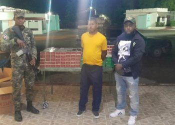 Debajo de una carga de naranjas descubren contrabando de 45,000 cigarrillos en Azua